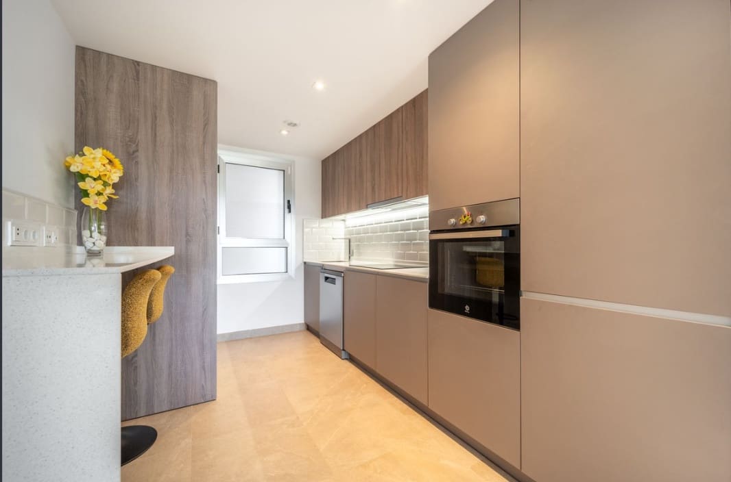 2 bedroom Apartment for sale in Estepona - € 345,000 (Ref: 10007594)