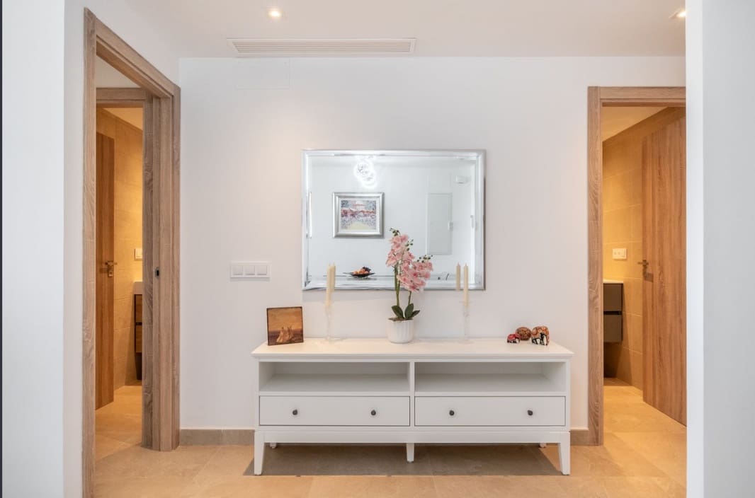 2 bedroom Apartment for sale in Estepona - € 345,000 (Ref: 10007594)