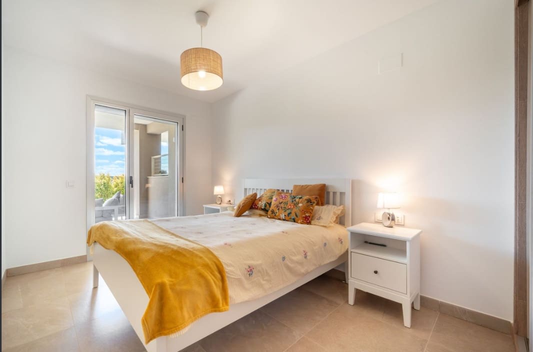 2 bedroom Apartment for sale in Estepona - € 345,000 (Ref: 10007594)