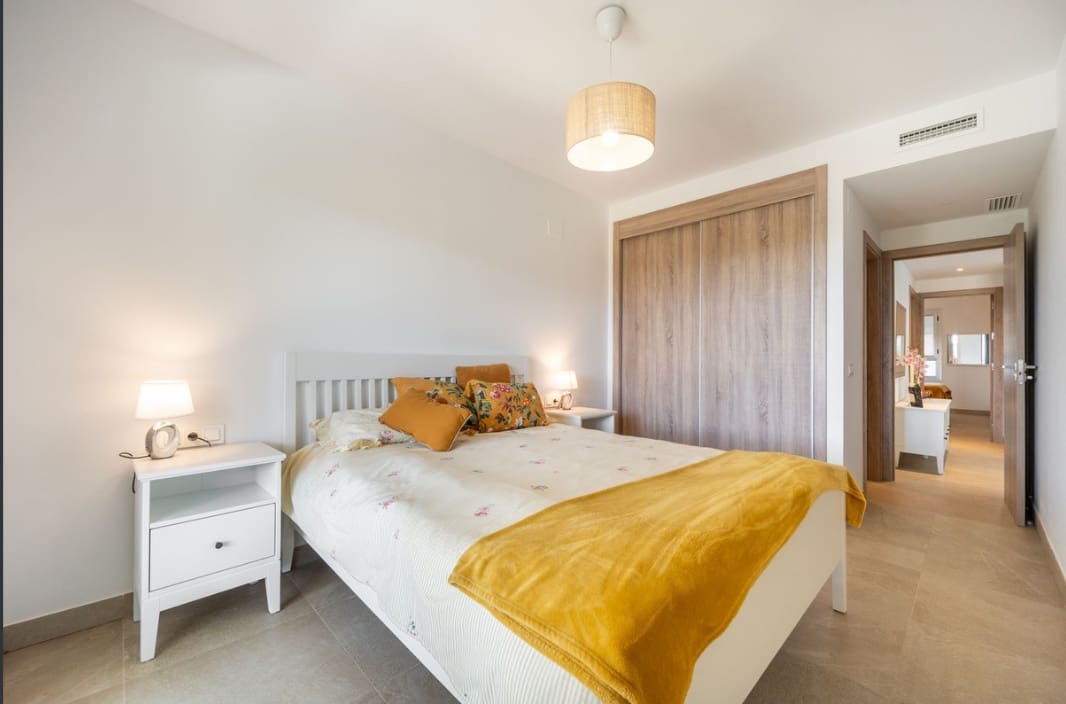 2 bedroom Apartment for sale in Estepona - € 345,000 (Ref: 10007594)