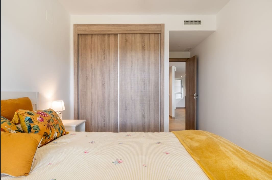 2 bedroom Apartment for sale in Estepona - € 345,000 (Ref: 10007594)
