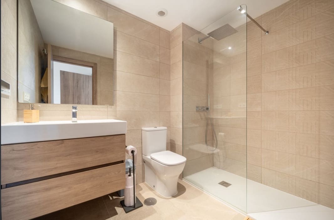 2 bedroom Apartment for sale in Estepona - € 345,000 (Ref: 10007594)