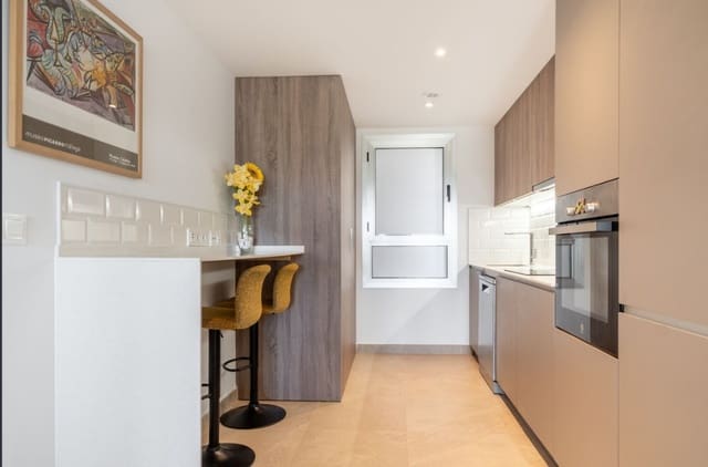 2 bedroom Apartment for sale in Estepona - € 345,000 (Ref: 10007594)