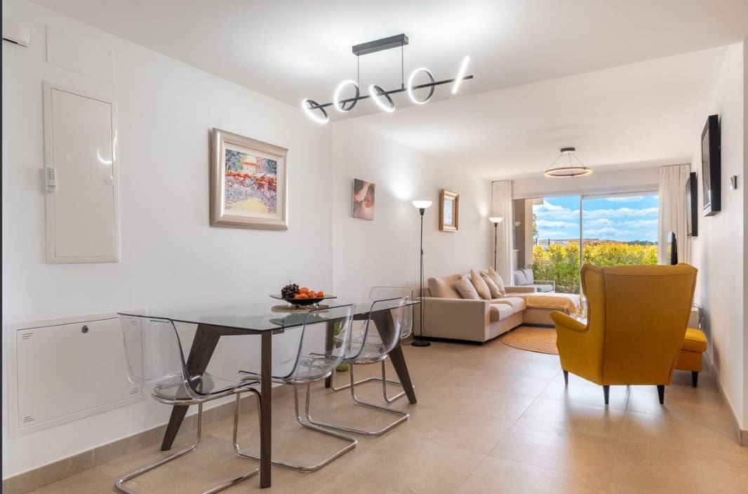 2 bedroom Apartment for sale in Estepona - € 345,000 (Ref: 10007594)