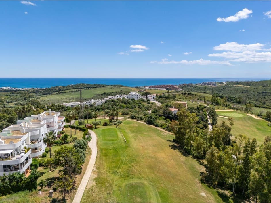 2 bedroom Apartment for sale in Estepona - € 345,000 (Ref: 10007594)