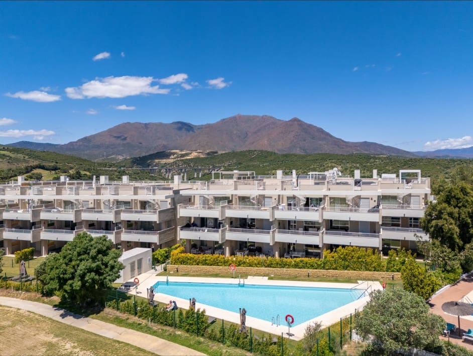 2 bedroom Apartment for sale in Estepona - € 345,000 (Ref: 10007594)