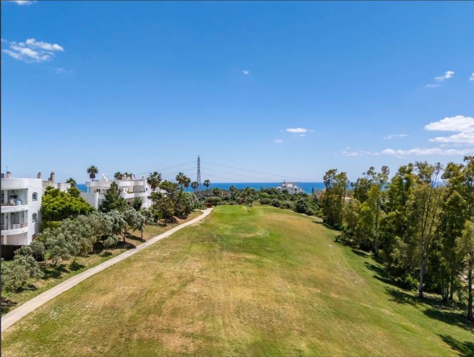 2 bedroom Apartment for sale in Estepona - € 345,000 (Ref: 10007594)