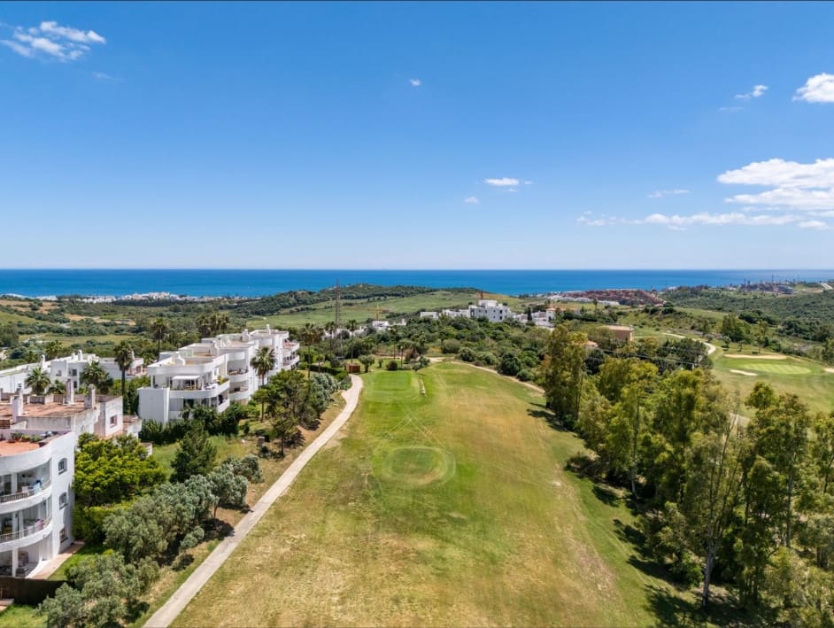 2 bedroom Apartment for sale in Estepona - € 345,000 (Ref: 10007594)
