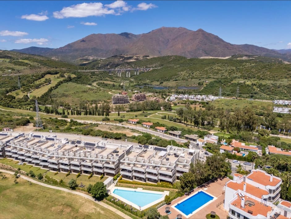 2 bedroom Apartment for sale in Estepona - € 345,000 (Ref: 10007594)