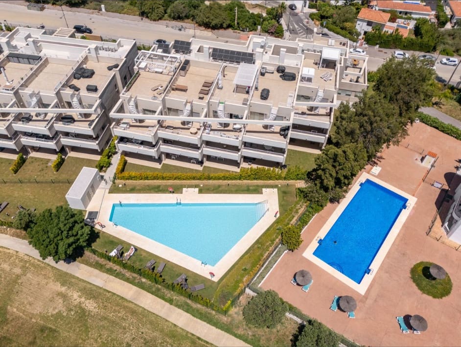 2 bedroom Apartment for sale in Estepona - € 345,000 (Ref: 10007594)
