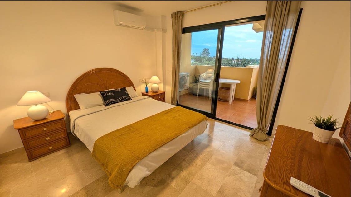 2 Zimmer Apartment zu vermieten in New Golden Mile mit Pool Garage - 2.000 € (Ref: 10007604)
