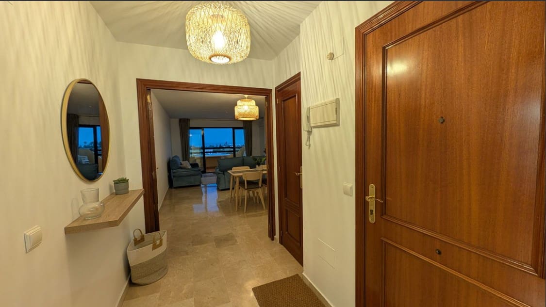2 Zimmer Apartment zu vermieten in New Golden Mile mit Pool Garage - 2.000 € (Ref: 10007604)