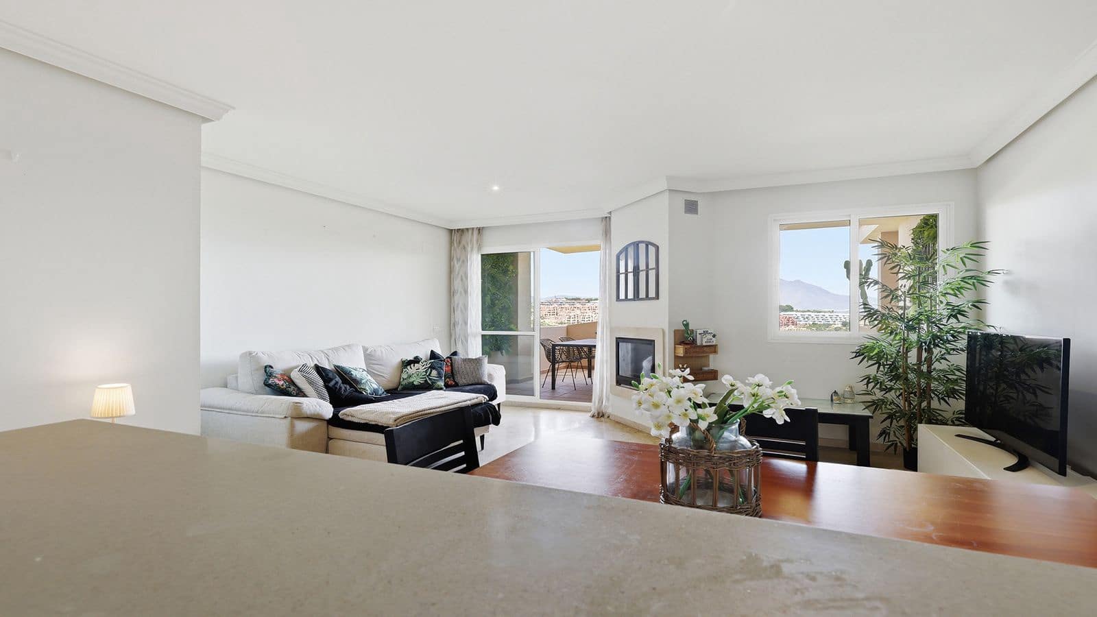 2 bedroom Apartment for sale in La Duquesa / Puerto de la Duquesa with pool garage - € 279,000 (Ref: 10007686)