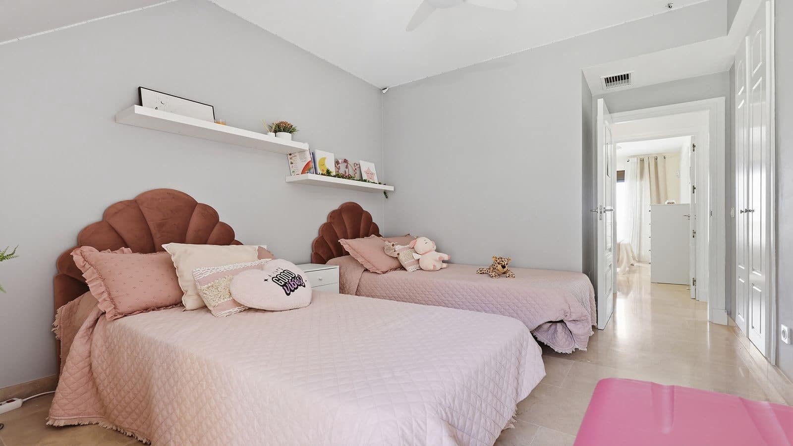 2 bedroom Penthouse for sale in La Duquesa / Puerto de la Duquesa with pool garage - € 265,000 (Ref: 10007696)