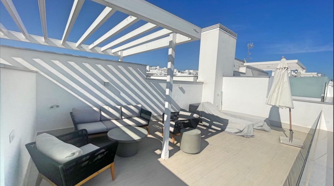 2 quarto Penthouse para arrendar em Cancelada com piscina garagem - 2 500 € (Ref: 10007860)