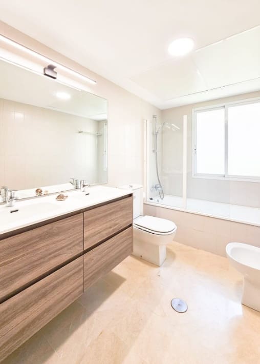 3 sypialnia Apartament do wynajęcia w Benahavis z basenem garażem - 2 900 € (Ref: 10007937)