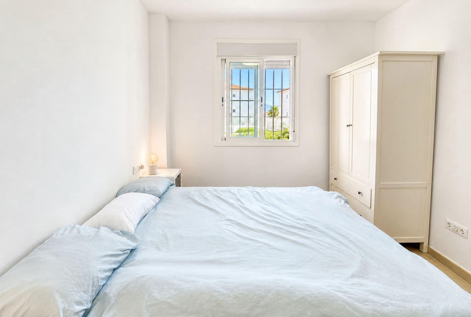 3 bedroom Apartment for sale in La Duquesa / Puerto de la Duquesa with pool garage - € 285,000 (Ref: 10007952)