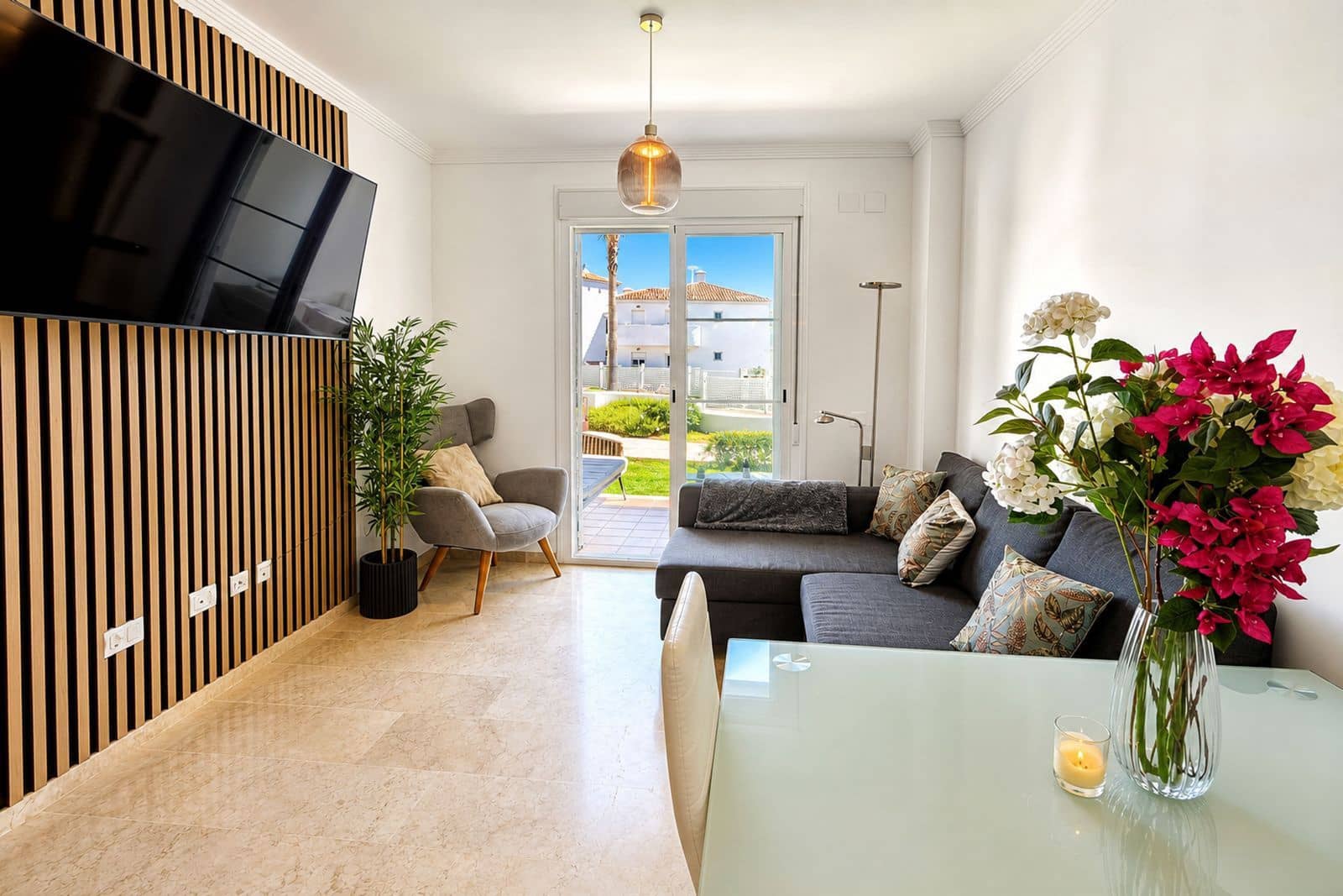 3 bedroom Apartment for sale in La Duquesa / Puerto de la Duquesa with pool garage - € 285,000 (Ref: 10007952)
