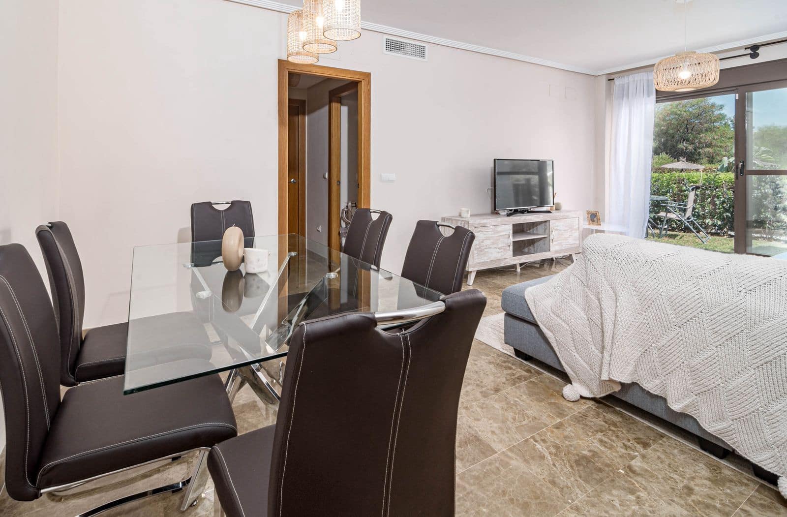 2 soverom Leilighet til salgs i New Golden Mile med svømmebasseng garasje - € 330 000 (Ref: 10009497)