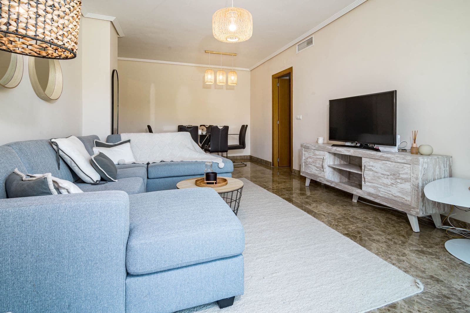 2 soverom Leilighet til salgs i New Golden Mile med svømmebasseng garasje - € 330 000 (Ref: 10009497)