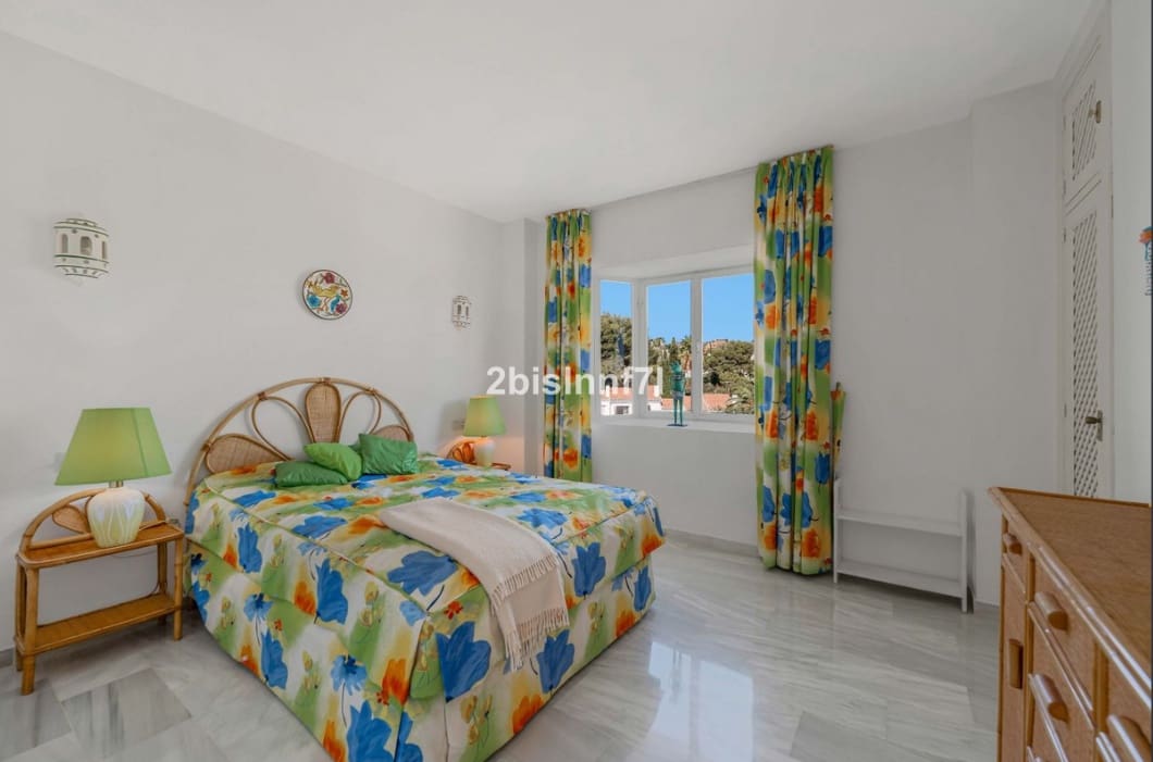 Apartamento de 3 habitaciones en Calahonda en venta con piscina garaje - 490.000 € (Ref: 10009539)