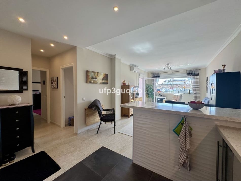 2 soveværelse Lejlighed til salg i La Cala de Mijas med swimmingpool - € 449.000 (Ref: 10009596)