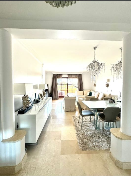 2 bedroom Apartment for rent in Benahavis with pool - € 3,000 (Ref: 10011880)