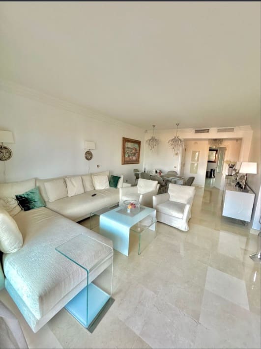 2 bedroom Apartment for rent in Benahavis with pool - € 3,000 (Ref: 10011880)