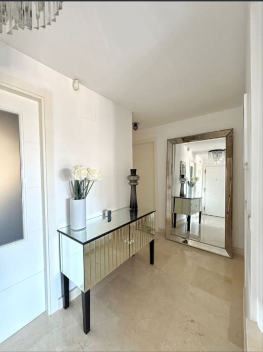 2 bedroom Apartment for rent in Benahavis with pool - € 3,000 (Ref: 10011880)