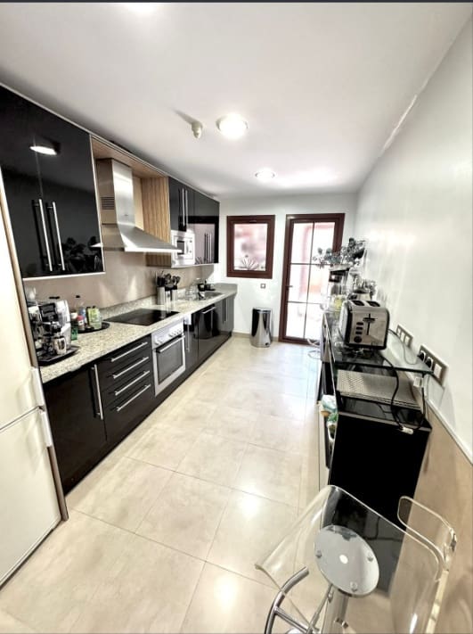 2 bedroom Apartment for rent in Benahavis with pool - € 3,000 (Ref: 10011880)