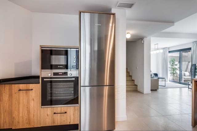 Casa de 3 habitaciones en El Paraiso, Estepona en alquiler con piscina garaje - 3.200 € (Ref: 10012175)