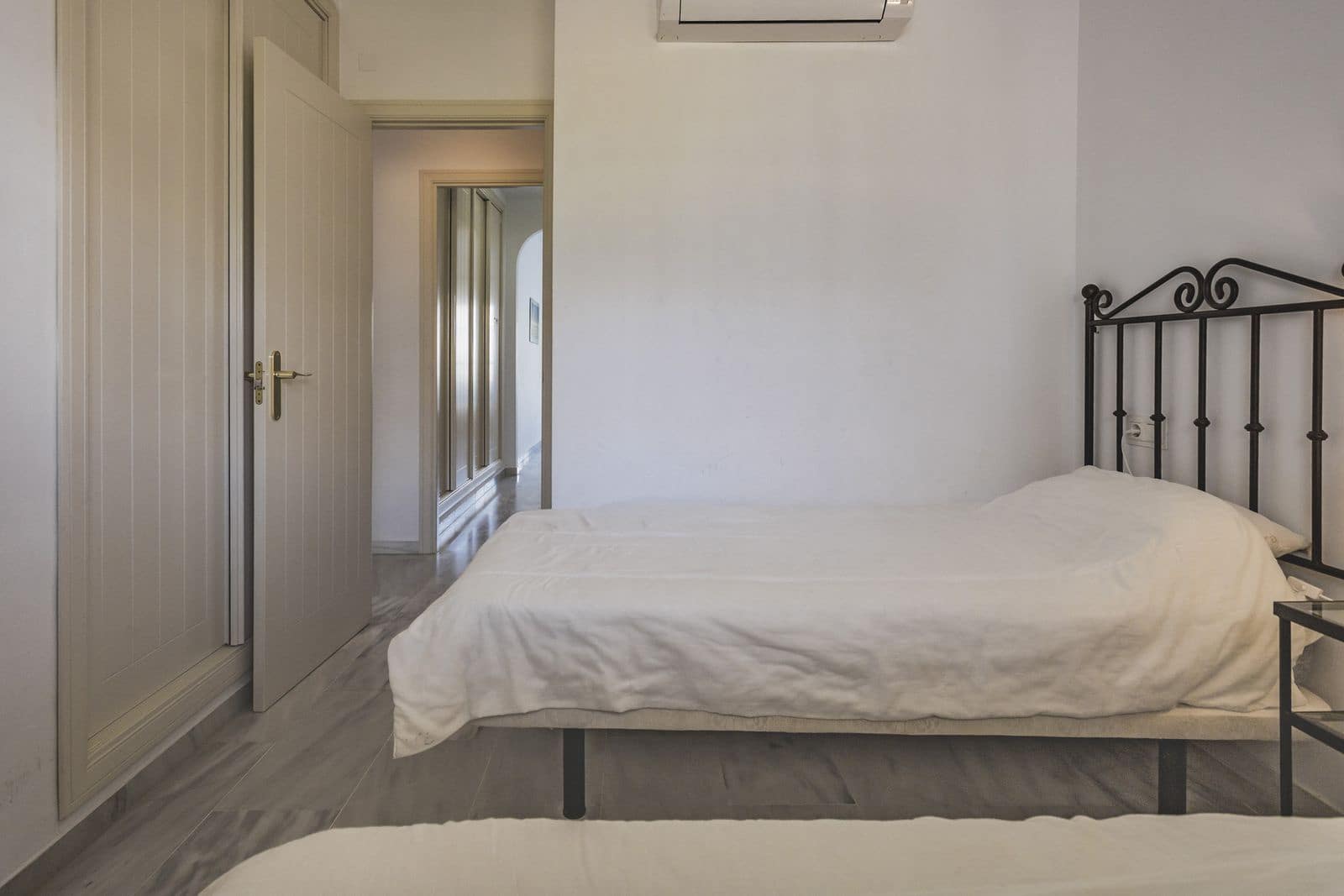 Apartamento de 2 habitaciones en Calahonda en venta con piscina garaje - 349.000 € (Ref: 10012176)