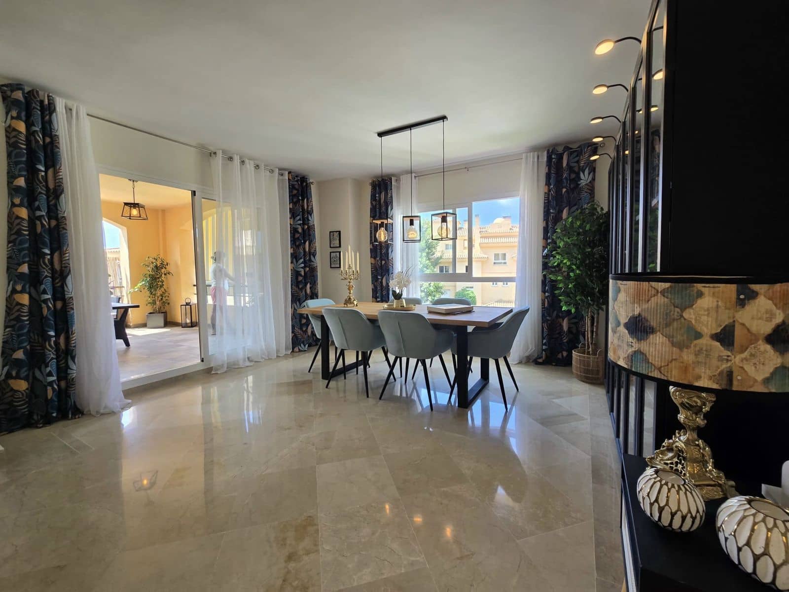 Apartamento de 3 habitaciones en Calahonda en venta con piscina garaje - 429.000 € (Ref: 10012187)