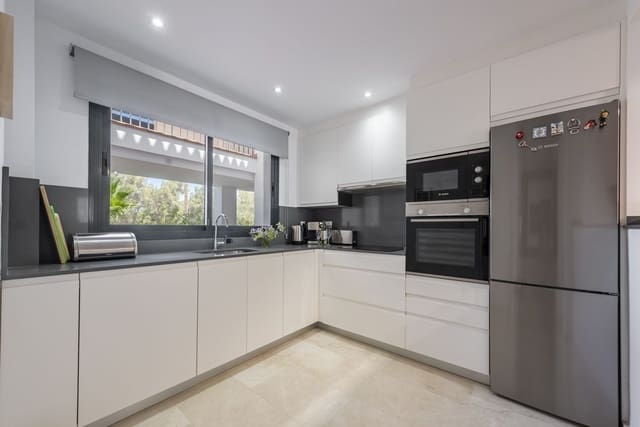 2 Zimmer Apartment zu verkaufen in Manilva mit Pool Garage - 369.000 € (Ref: 10012198)