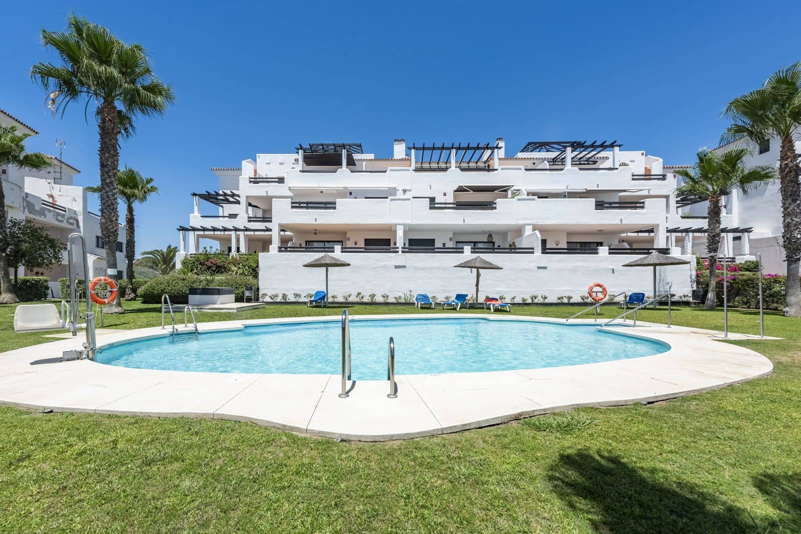 2 Zimmer Apartment zu verkaufen in Manilva mit Pool Garage - 369.000 € (Ref: 10012198)