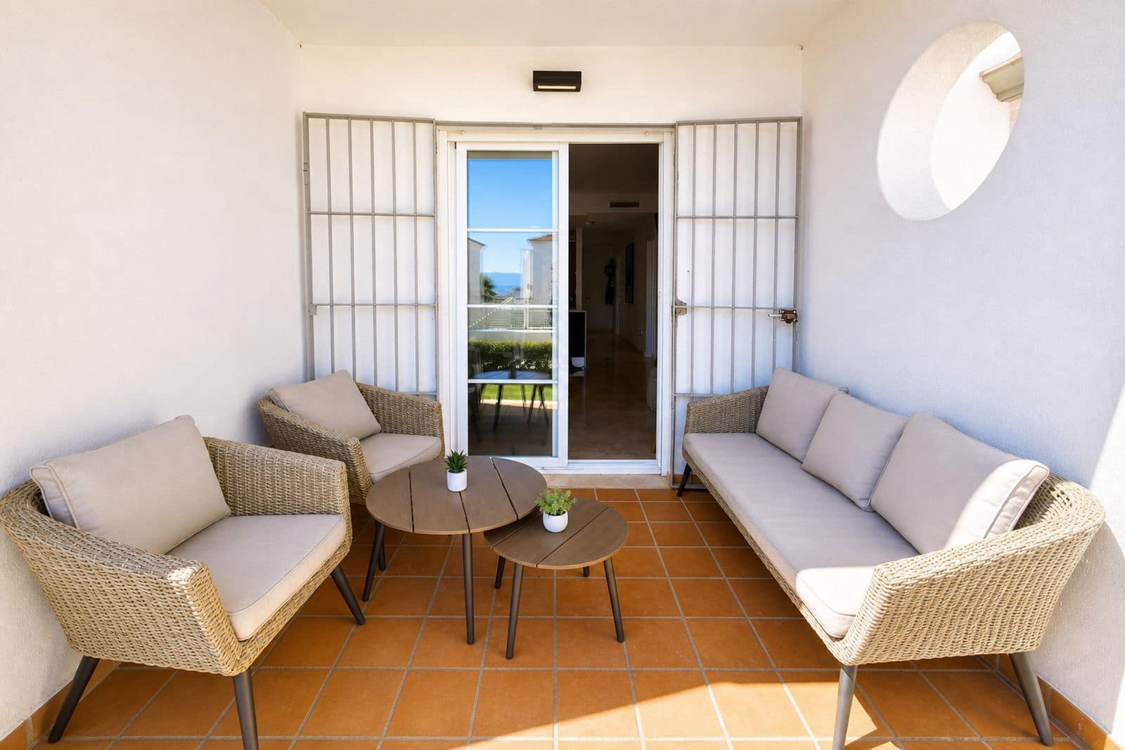 Apartamento de 3 habitaciones en La Duquesa / Puerto de la Duquesa en venta con piscina garaje - 285.000 € (Ref: 10012220)
