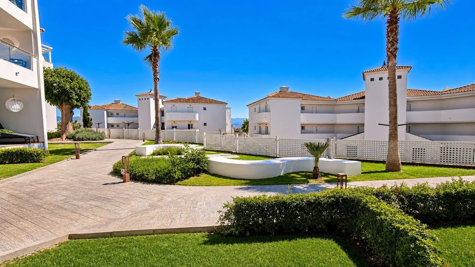 Apartamento de 3 habitaciones en La Duquesa / Puerto de la Duquesa en venta con piscina garaje - 285.000 € (Ref: 10012220)