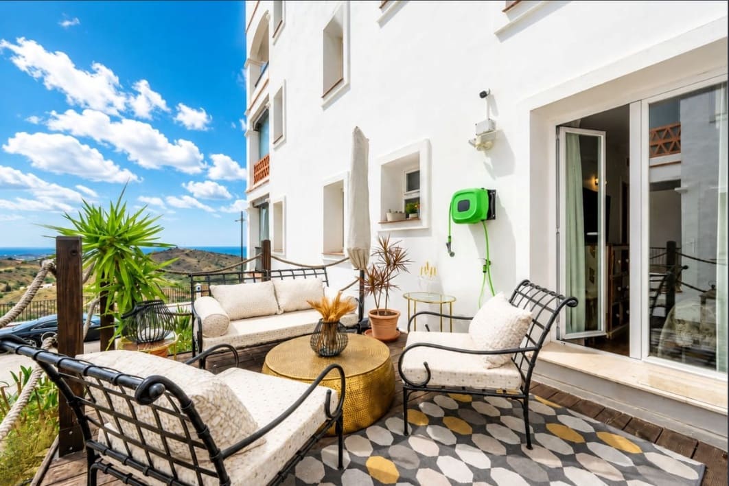 2 slaapkamer Appartement te koop in Calahonda met zwembad garage - € 400.000 (Ref: 10012295)