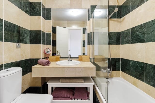 Apartamento de 2 habitaciones en La Cala de Mijas, Mijas en venta con piscina - 329.000 € (Ref: 10014631)