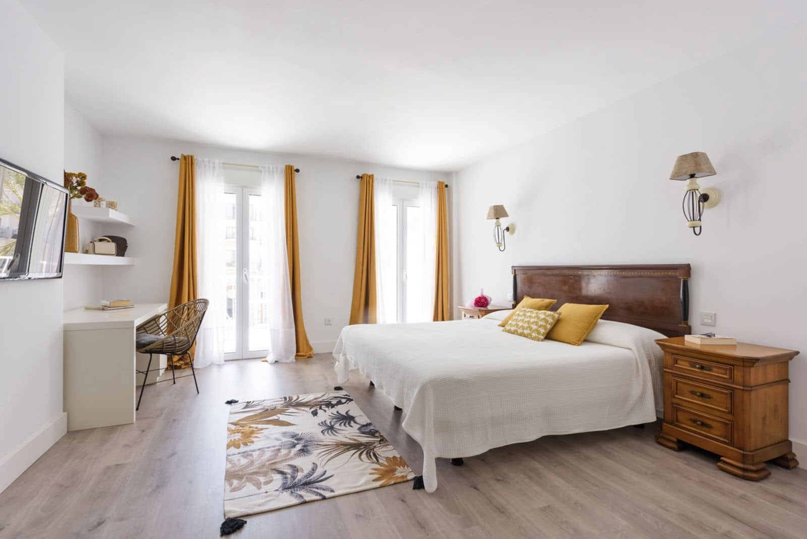 3 sypialnia Dom na sprzedaż w Nueva Andalucia z basenem garażem - 725 000 € (Ref: 10014695)