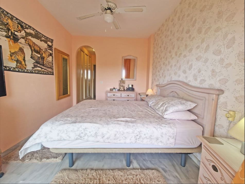 Apartamento de 2 habitaciones en Calahonda en venta con piscina garaje - 360.000 € (Ref: 10014735)