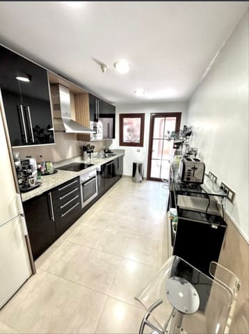 Appartement de 2 chambres à louer à Benahavís avec piscine - 3 000 € (Ref: 10014753)