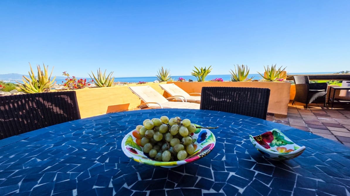 3 sypialnia Penthouse na sprzedaż w La Duquesa / Puerto de la Duquesa z basenem - 495 000 € (Ref: 10015510)