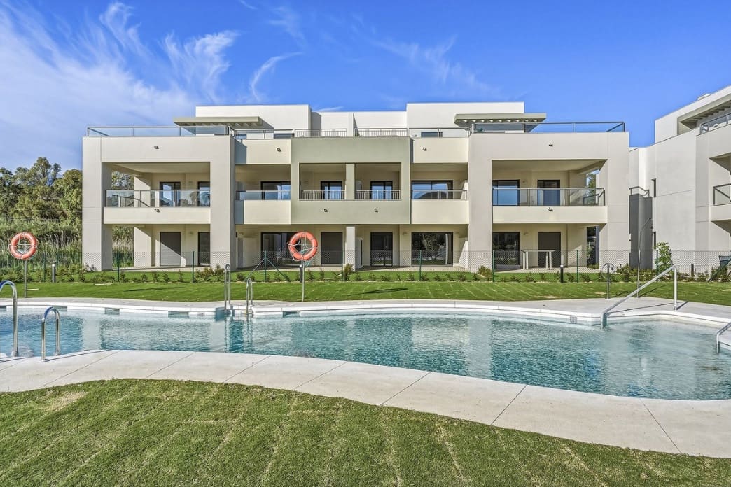 3 sypialnia Apartament na sprzedaż w Casares z basenem garażem - 450 000 € (Ref: 10015528)