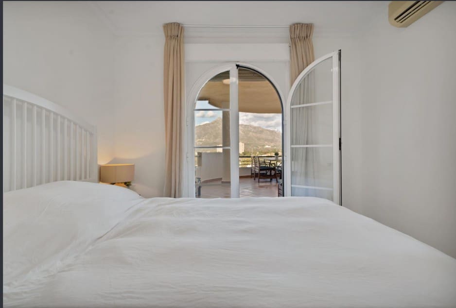 2 bedroom Apartment for rent in Nueva Andalucia with pool garage - € 3,000 (Ref: 10015533)