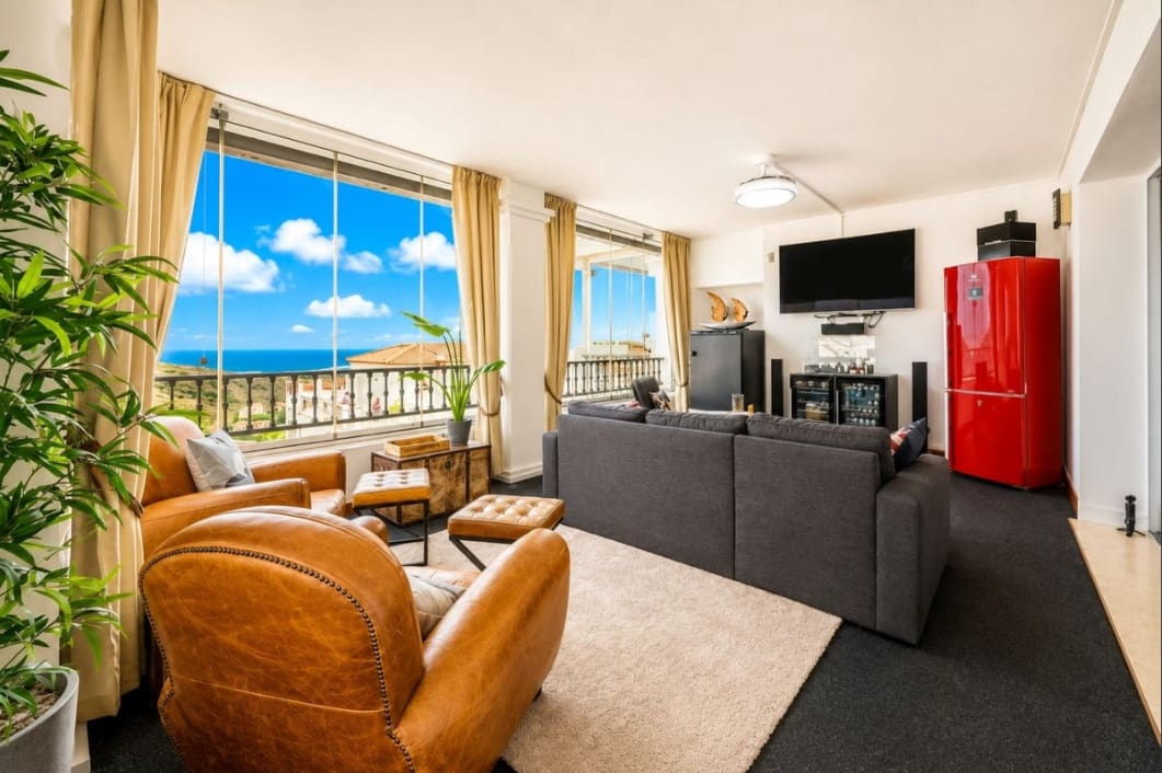 2 bedroom Apartment for sale in Calahonda with pool garage - € 400,000 (Ref: 10017711)
