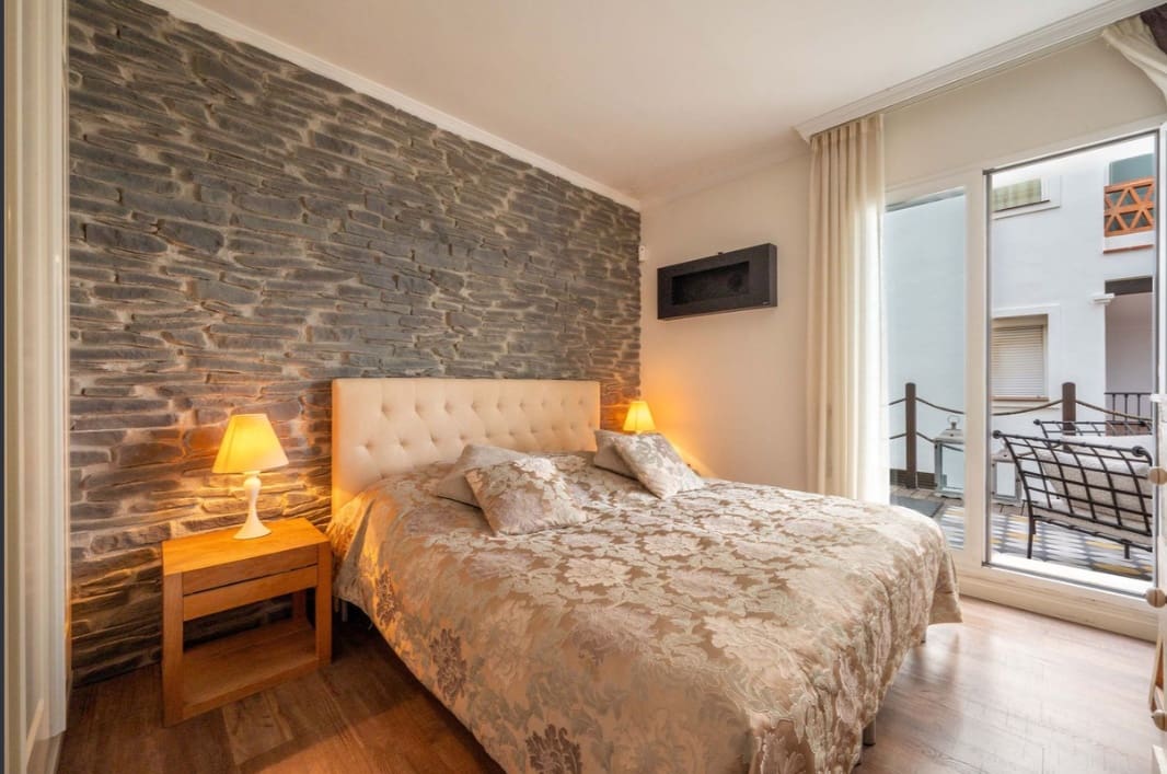 2 bedroom Apartment for sale in Calahonda with pool garage - € 400,000 (Ref: 10017711)