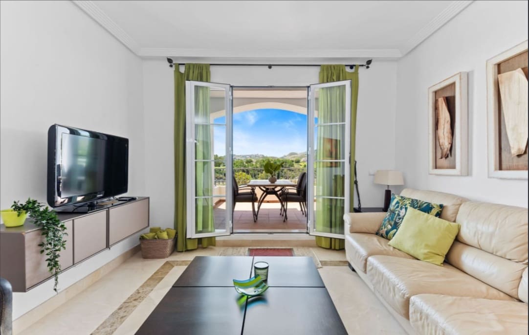 Appartement de 2 chambres à louer à Los Arqueros avec piscine garage - 2 100 € (Ref: 10017740)