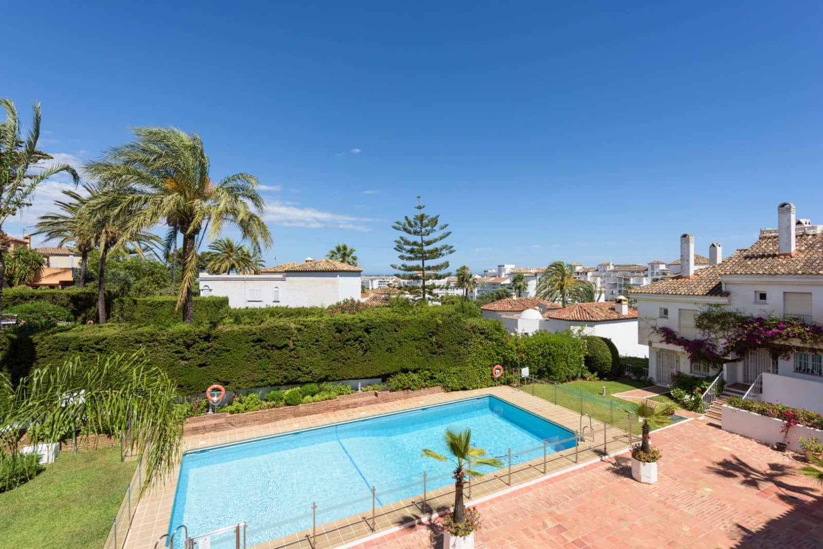 Casa de 3 habitaciones en Nueva Andalucia en venta con piscina garaje - 725.000 € (Ref: 10018027)