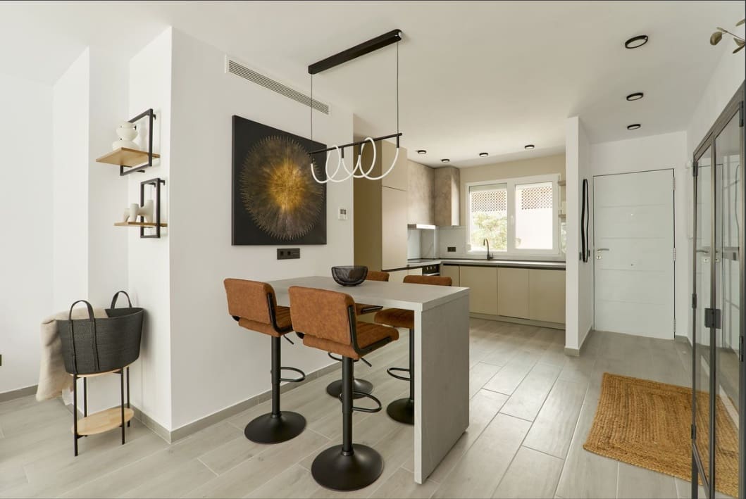 2 slaapkamer Appartement te koop in Nueva Andalucia met zwembad garage - € 450.000 (Ref: 10018662)